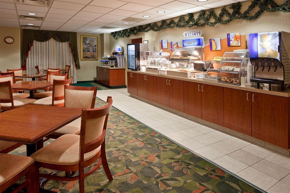 Express & Columbus Airport By Ihg 3*