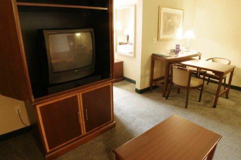Hotel Express & Columbus Airport By Ihg
