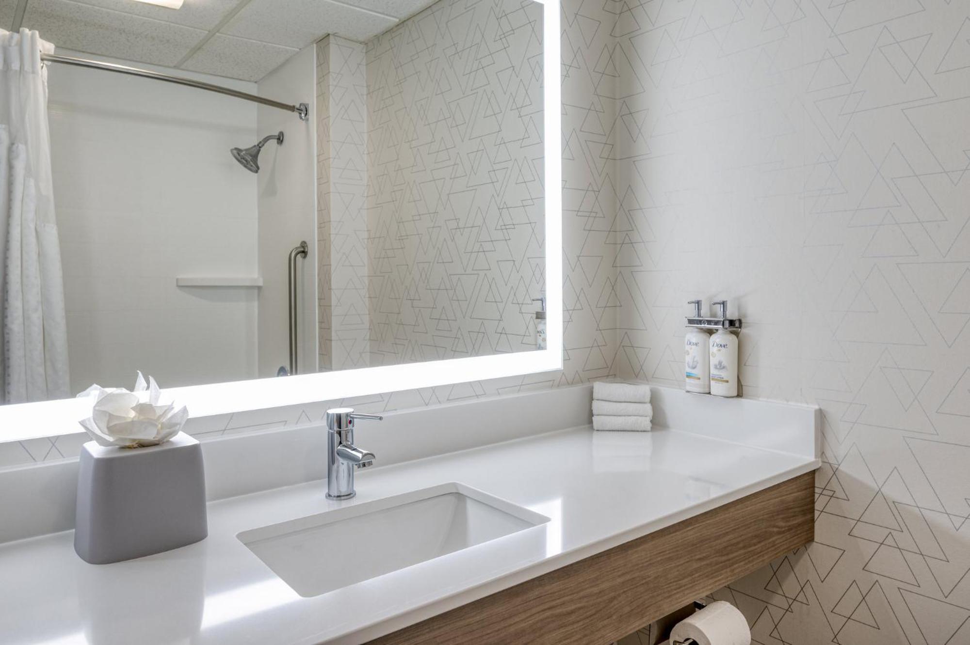 Hotel Express & Columbus Airport By Ihg Gahanna