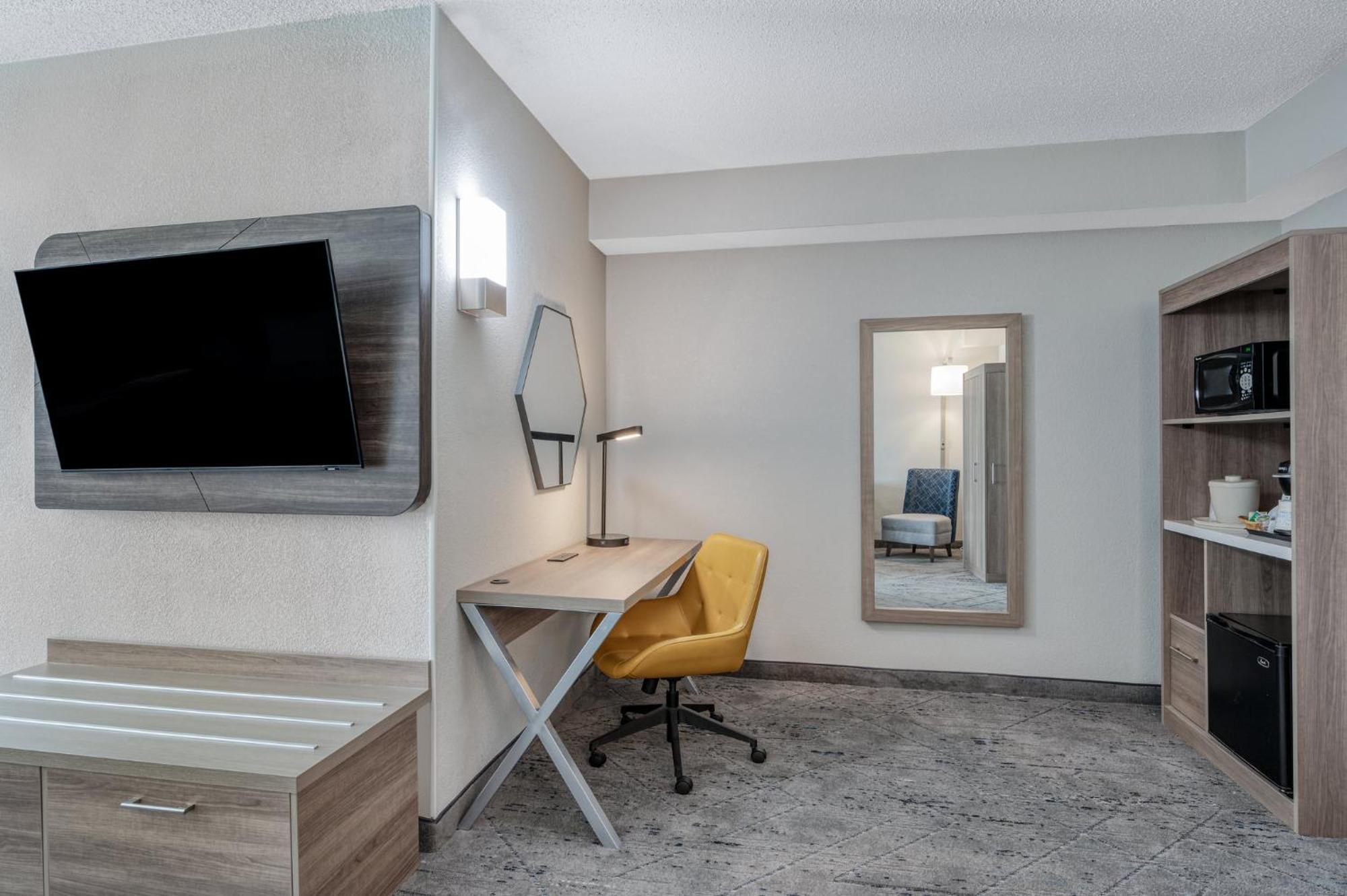 Express & Columbus Airport By Ihg Hotel