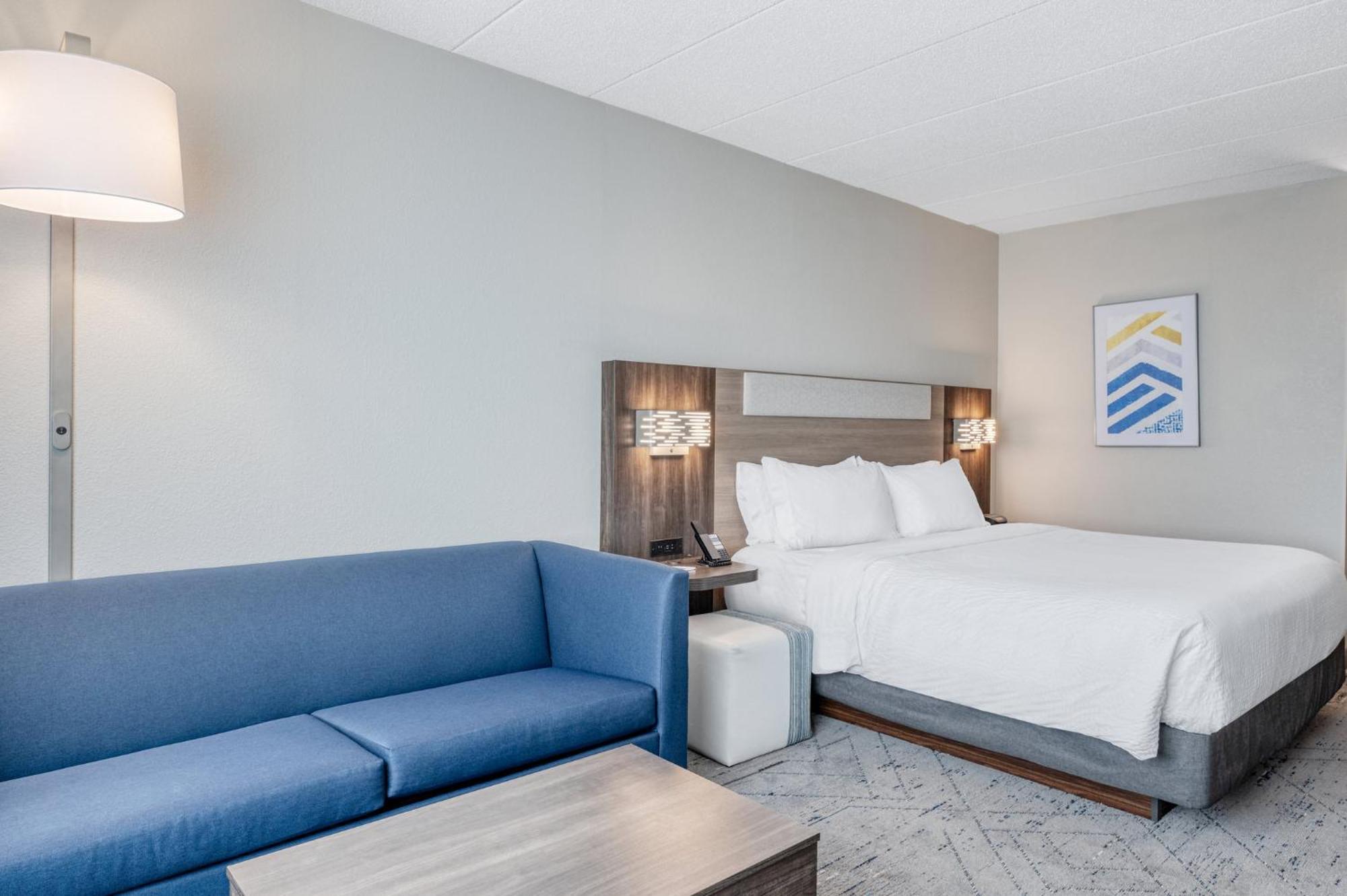 Express & Columbus Airport By Ihg Hotel 3*