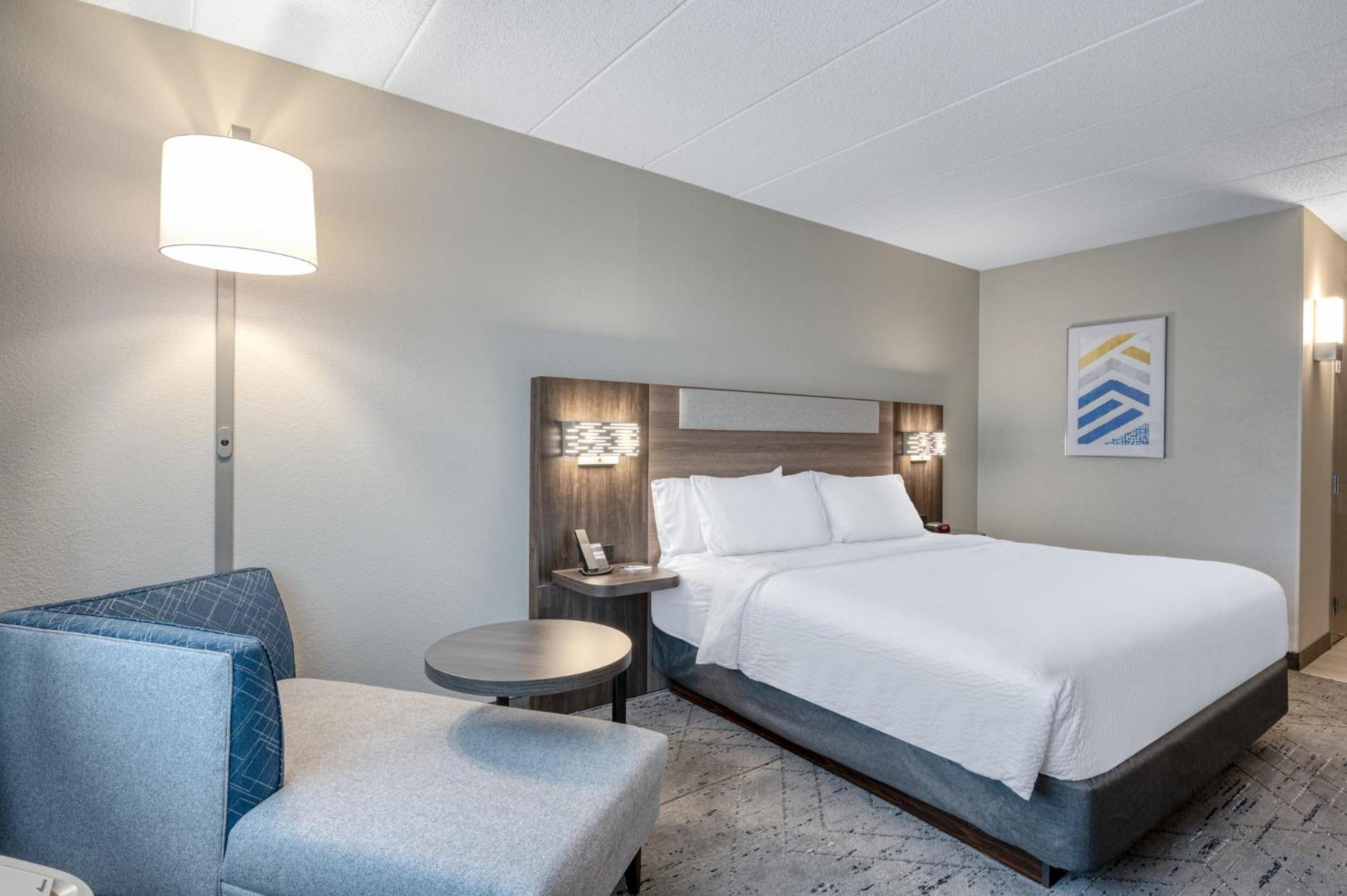 Express & Columbus Airport By Ihg Hotel 3*