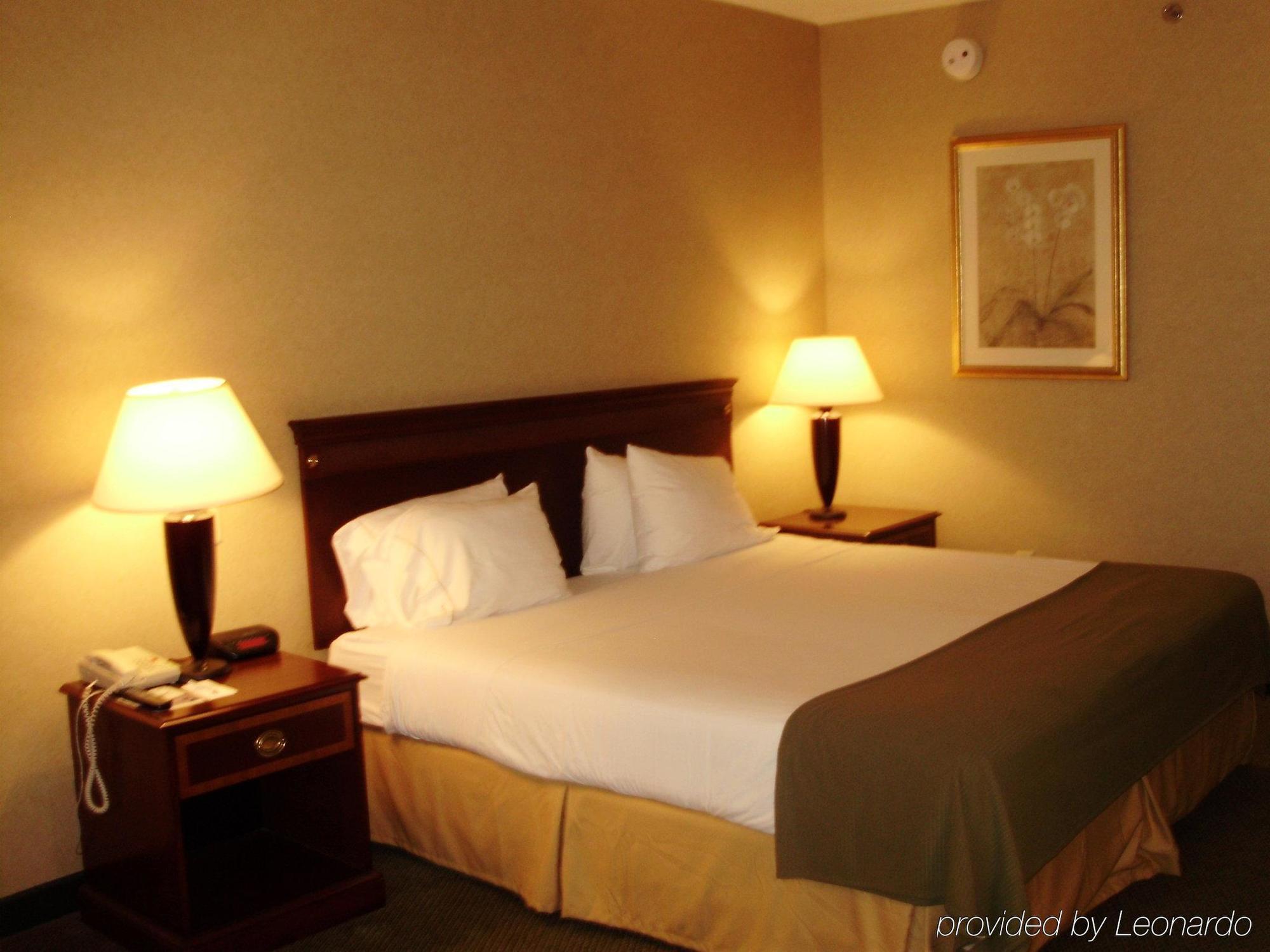 Hotel Express & Columbus Airport By Ihg 3*