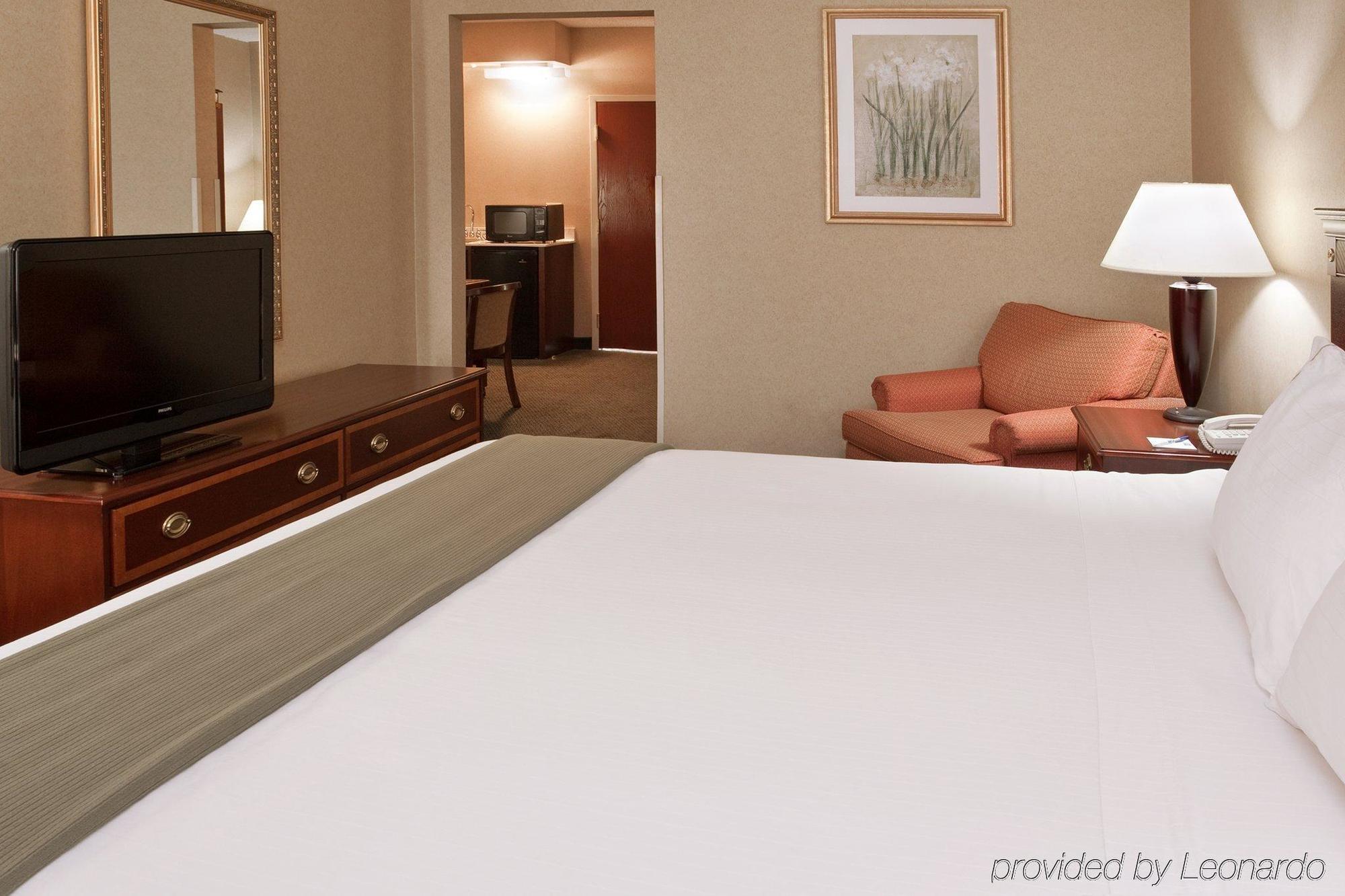 Express & Columbus Airport By Ihg 3*