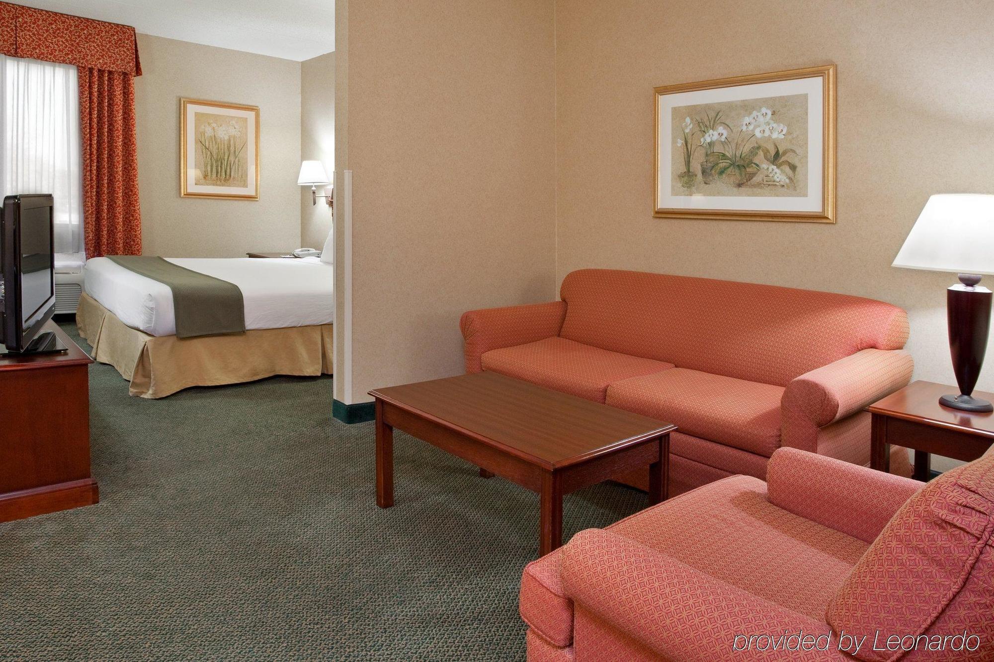Hotel Express & Columbus Airport By Ihg 3*